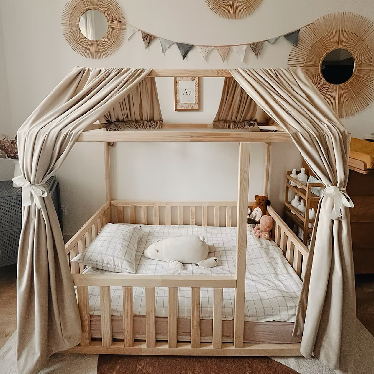 Lit enfant artisanal avec structure cabane en bois Housswood fabriqué en France