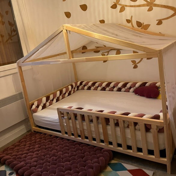 Lit Montessori en pin massif pour chambre apaisante