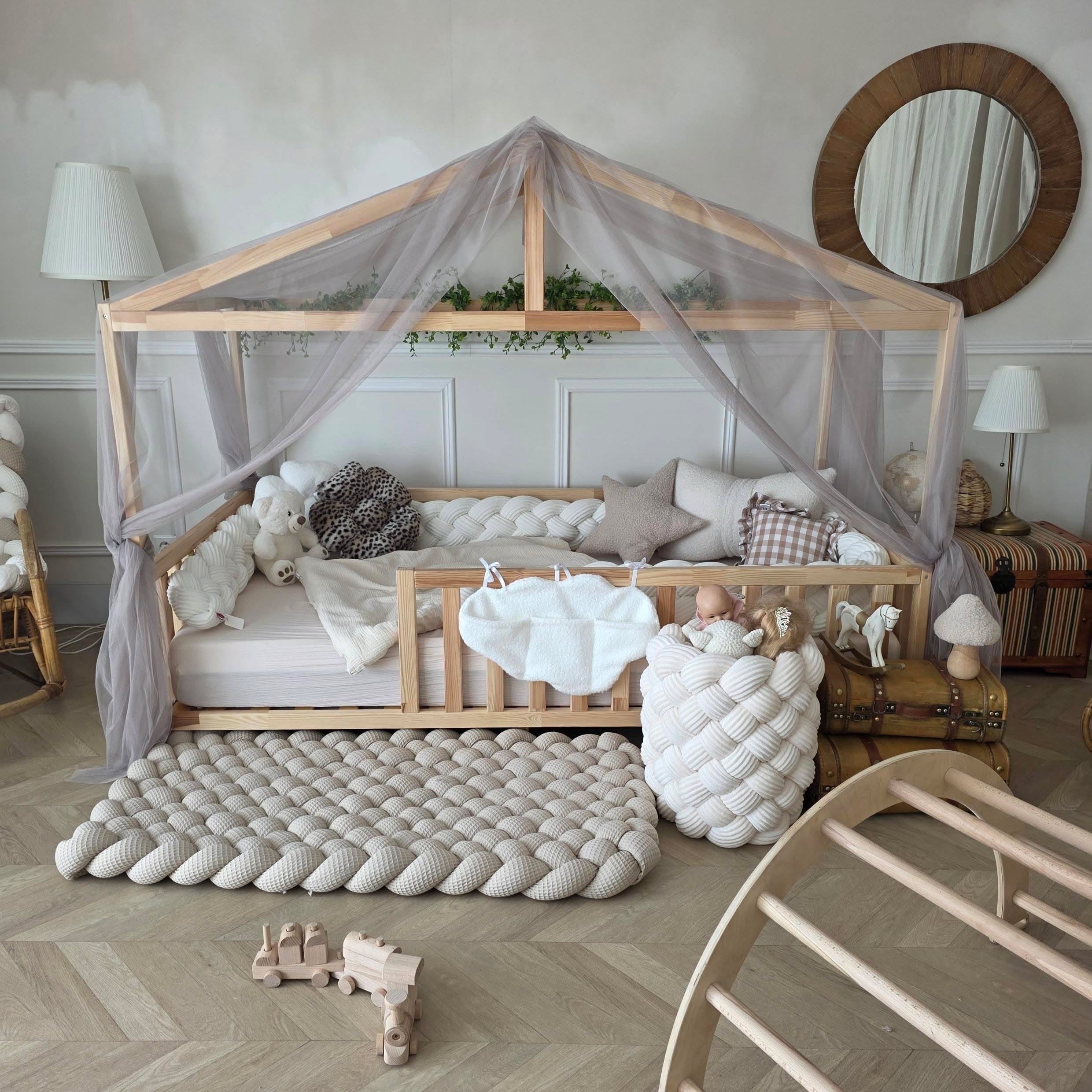 Lit cabane Housswood dans une chambre enfant moderne