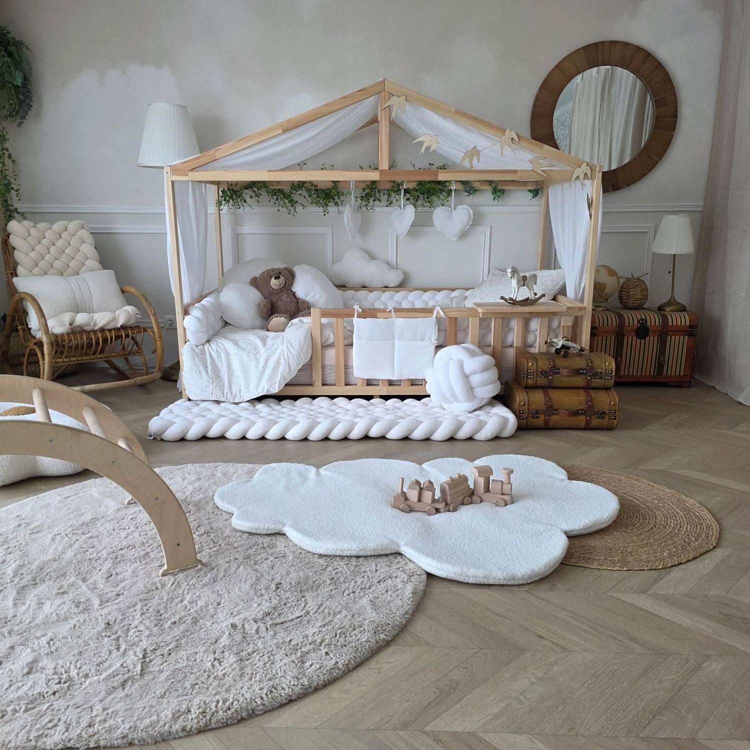 Chambre enfant cocooning avec lit cabane en bois